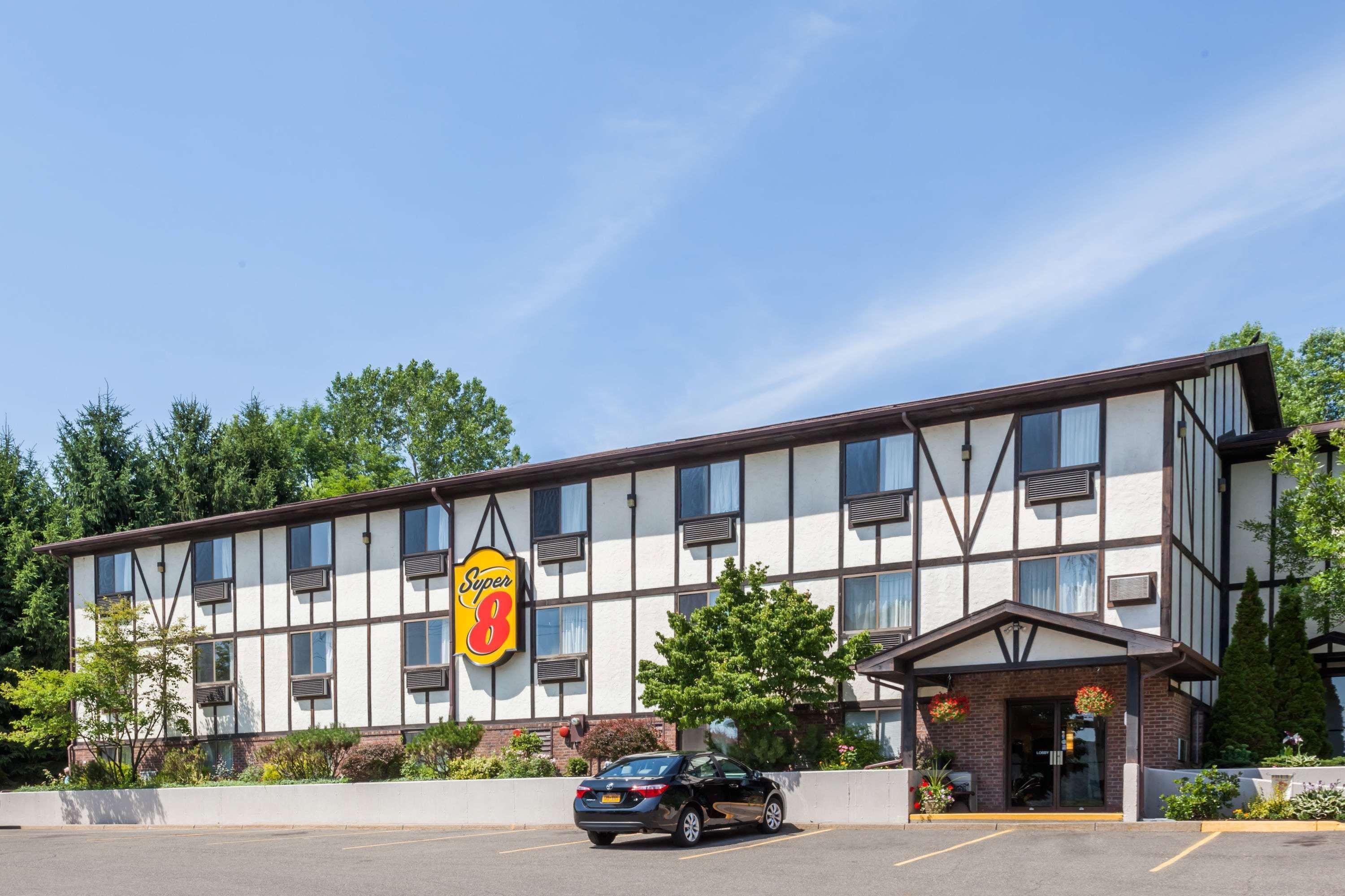 Super 8 By Wyndham Norwich Hotel Ngoại thất bức ảnh