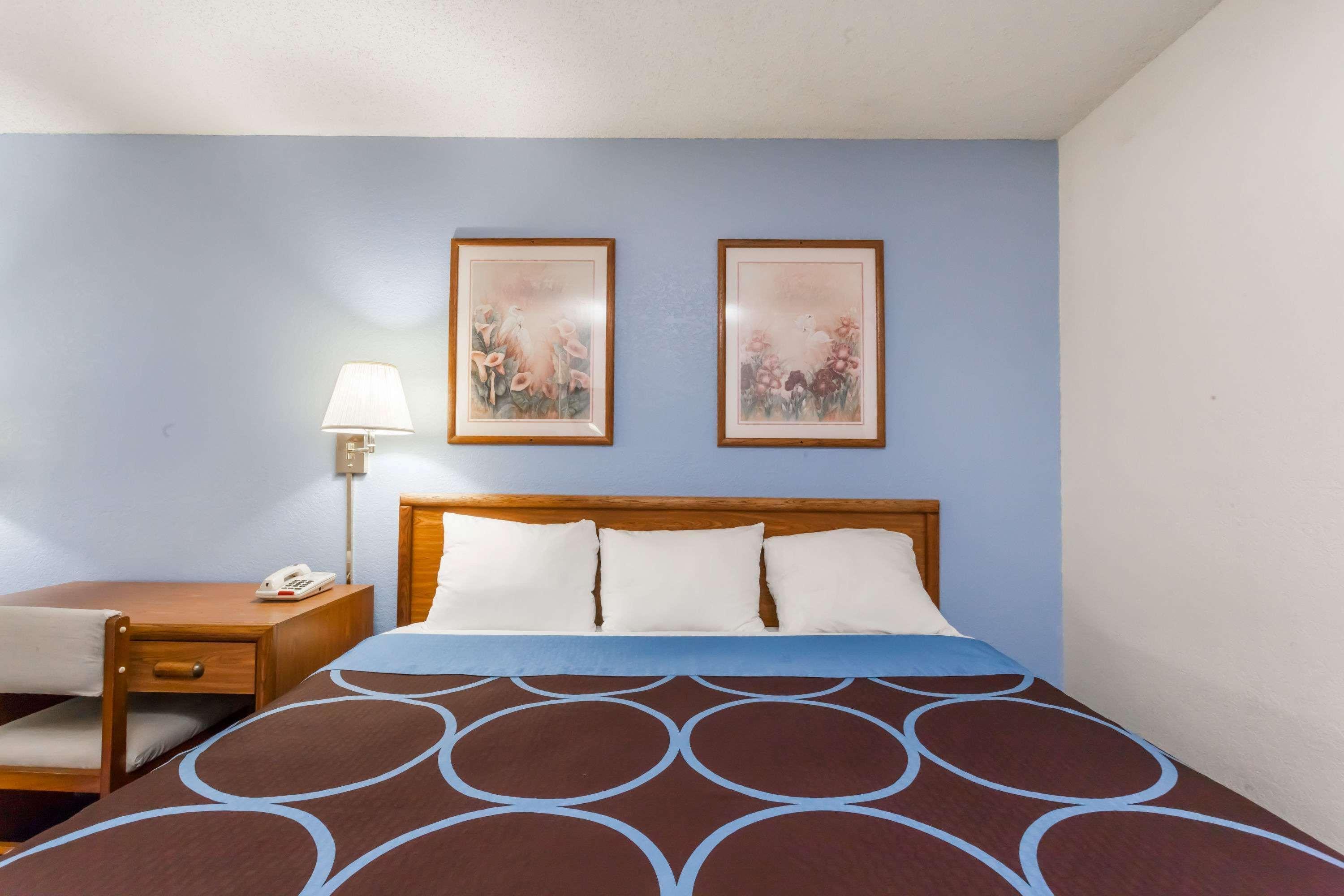 Super 8 By Wyndham Norwich Hotel Ngoại thất bức ảnh