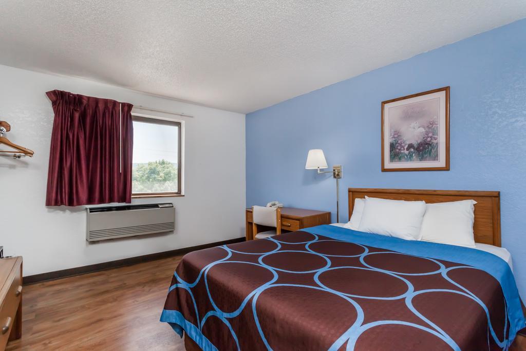 Super 8 By Wyndham Norwich Hotel Ngoại thất bức ảnh