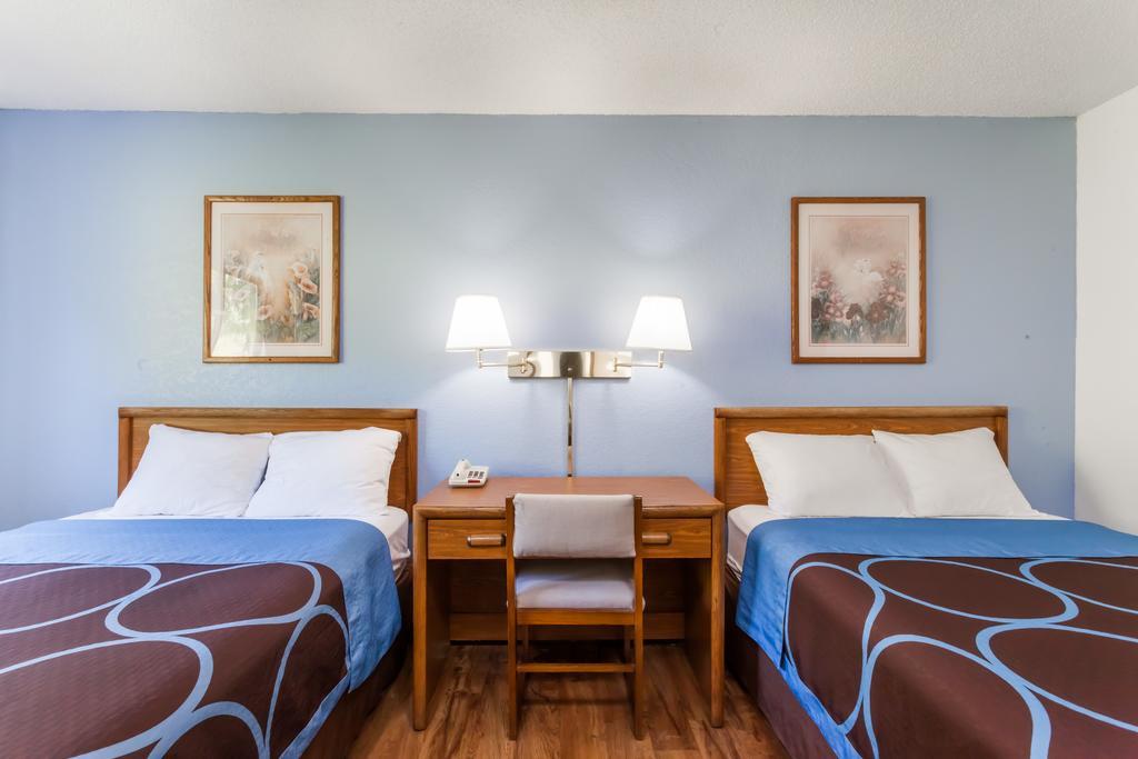 Super 8 By Wyndham Norwich Hotel Ngoại thất bức ảnh